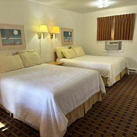 Ski'S Western Motel Great Falls Bagian luar foto