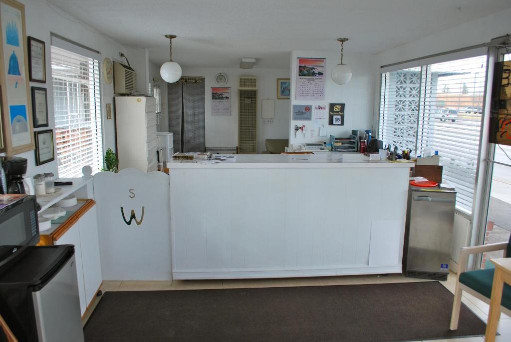 Ski'S Western Motel Great Falls Bagian luar foto