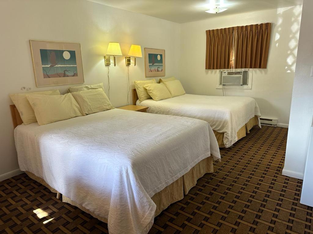 Ski'S Western Motel Great Falls Bagian luar foto