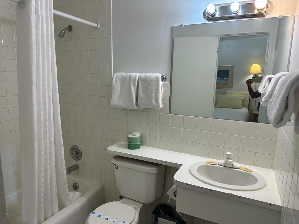 Ski'S Western Motel Great Falls Bagian luar foto