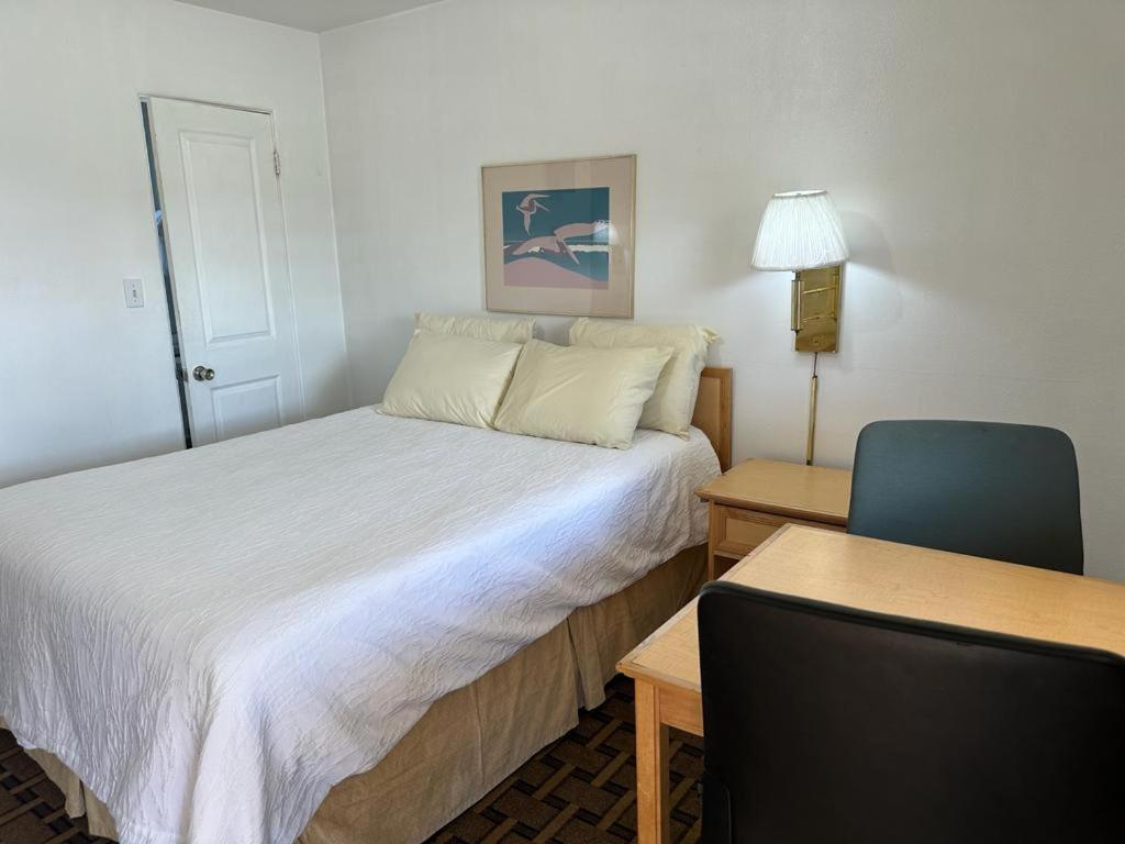 Ski'S Western Motel Great Falls Bagian luar foto