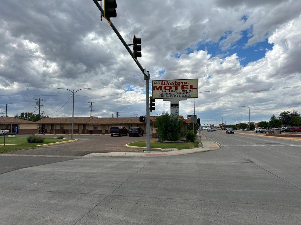 Ski'S Western Motel Great Falls Bagian luar foto