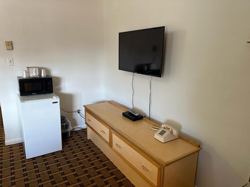 Ski'S Western Motel Great Falls Bagian luar foto