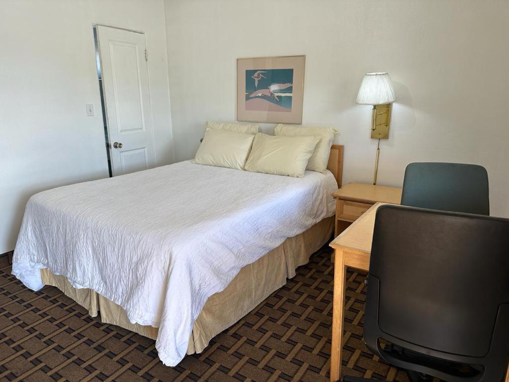 Ski'S Western Motel Great Falls Bagian luar foto