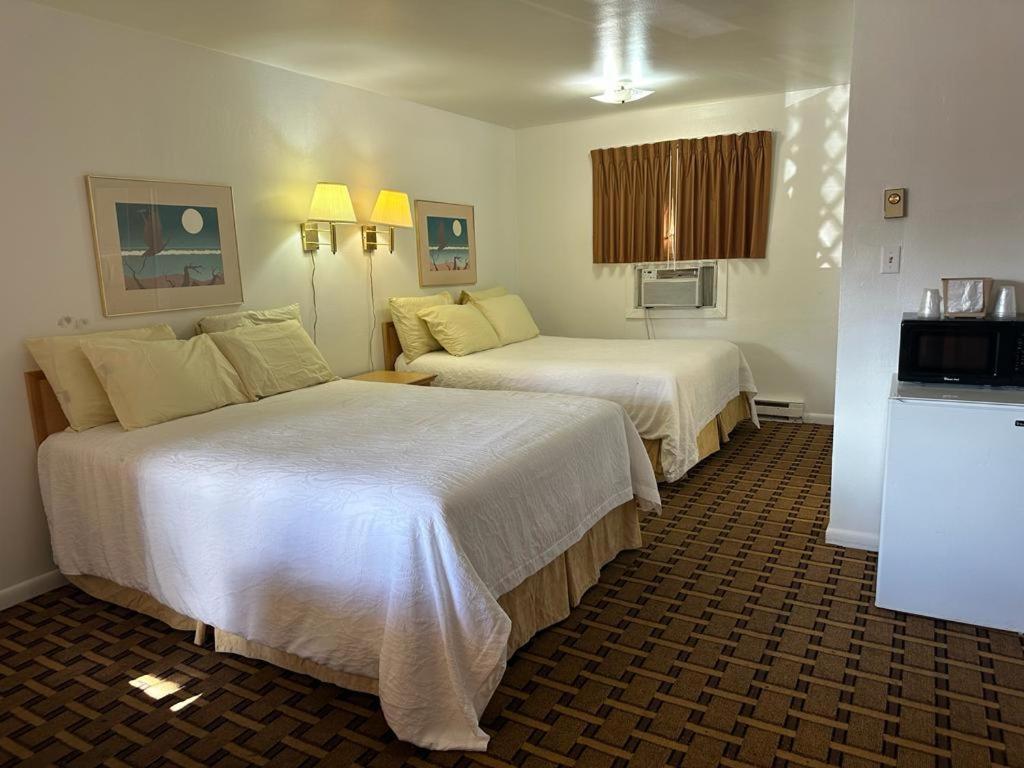 Ski'S Western Motel Great Falls Bagian luar foto
