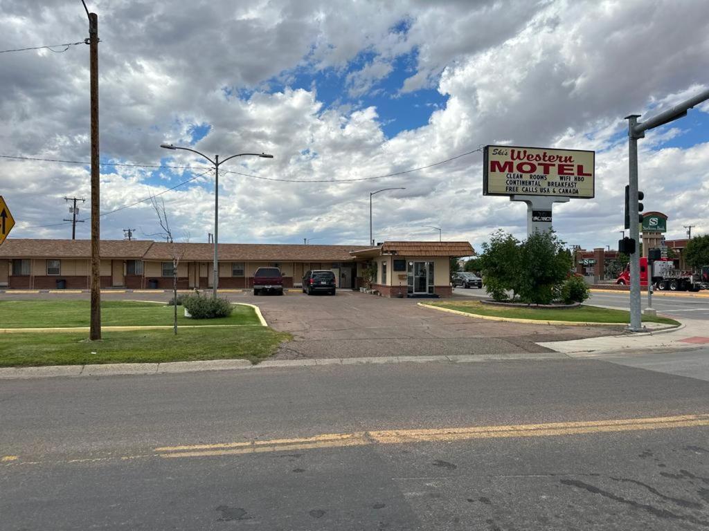 Ski'S Western Motel Great Falls Bagian luar foto