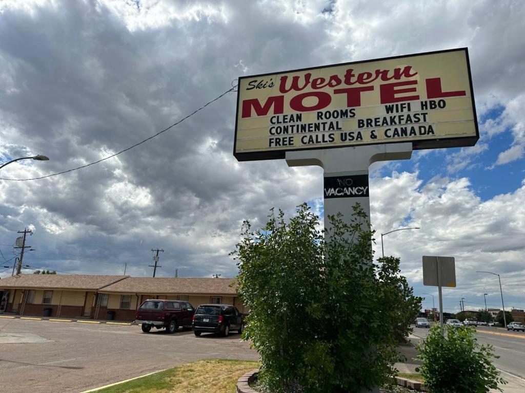 Ski'S Western Motel Great Falls Bagian luar foto