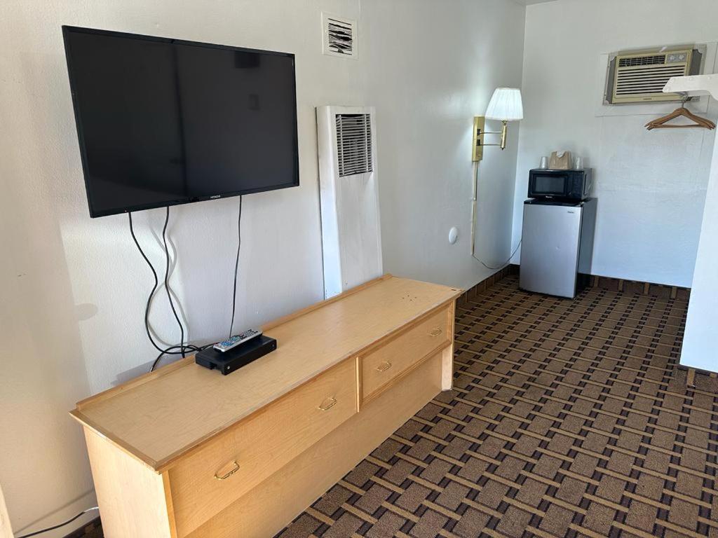Ski'S Western Motel Great Falls Bagian luar foto