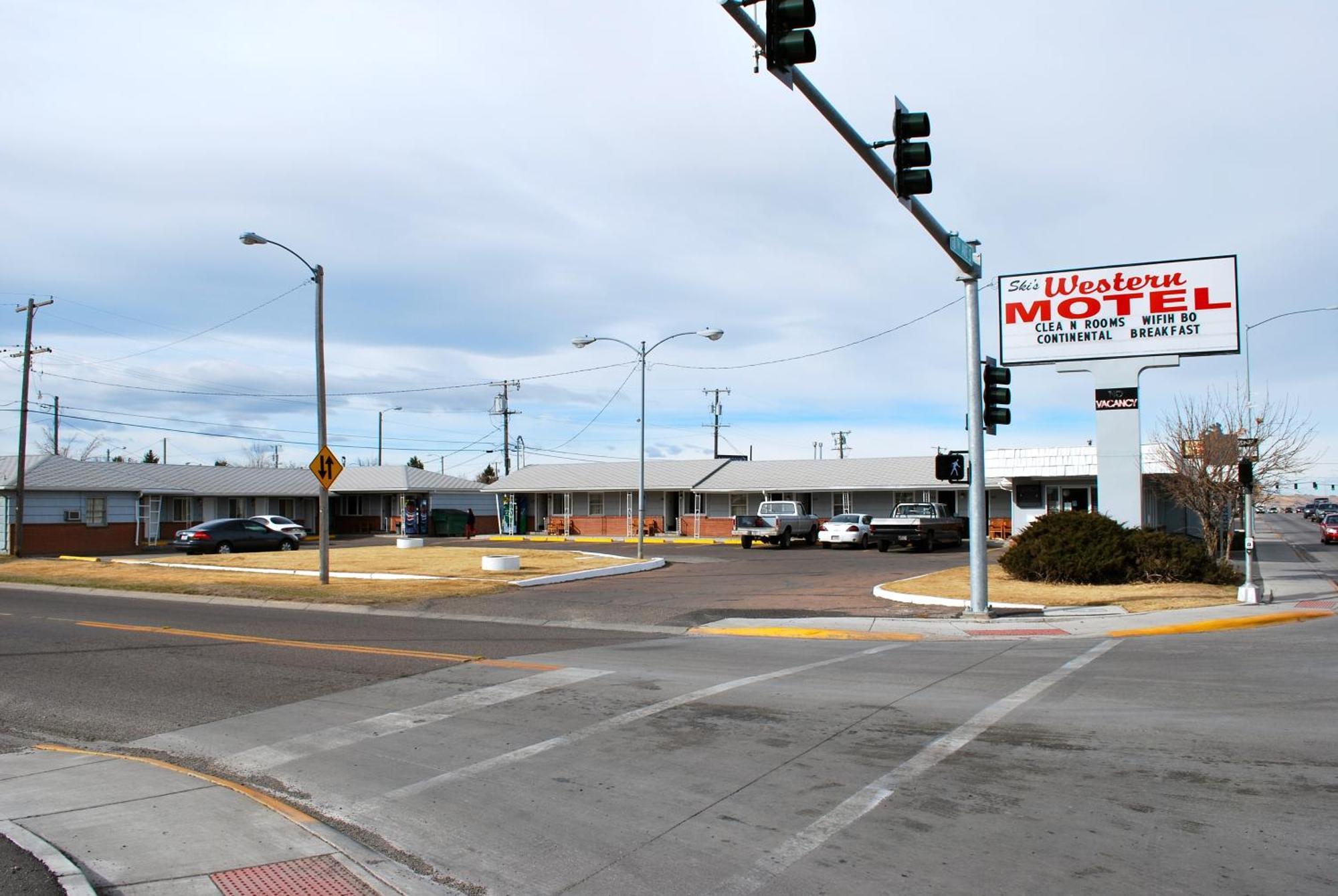 Ski'S Western Motel Great Falls Bagian luar foto