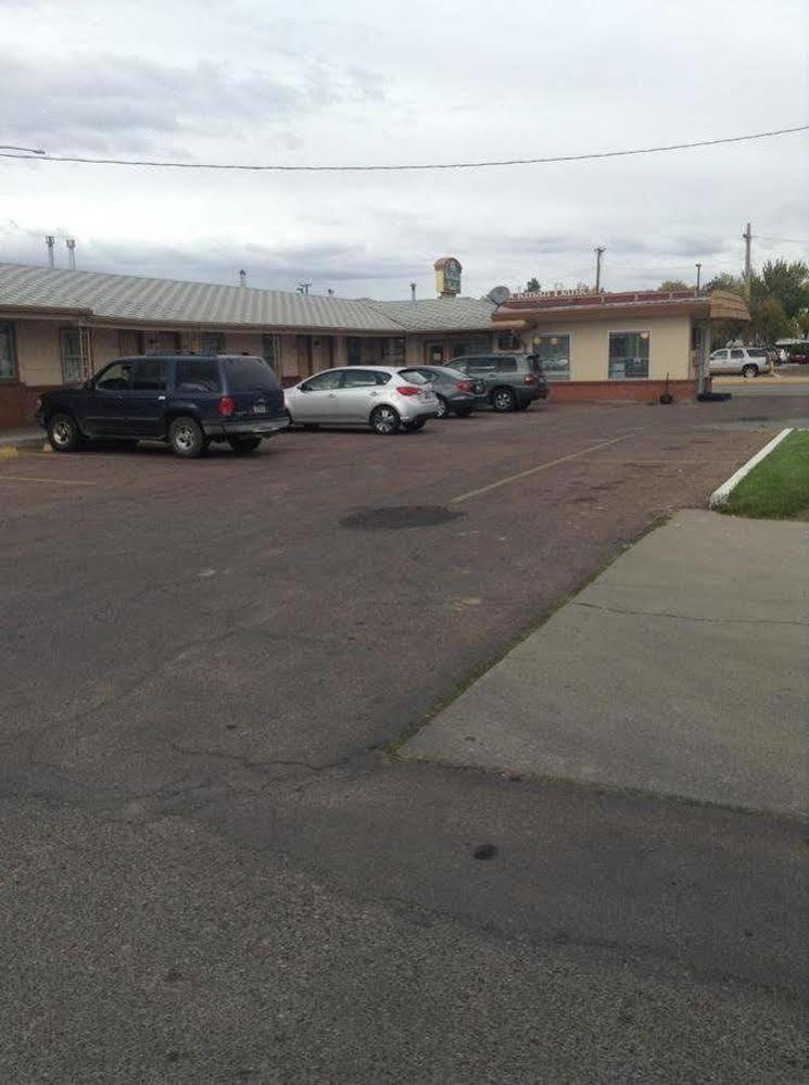 Ski'S Western Motel Great Falls Bagian luar foto